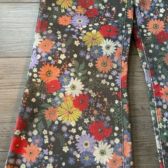 Floral Wrangler Jeans - Picture 5 of 8